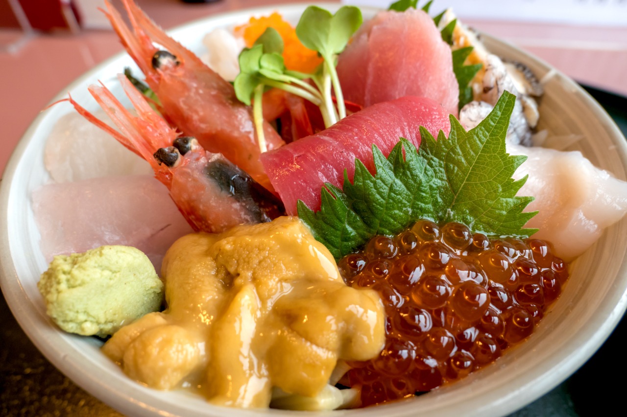 のっけ丼（古川市場・青森魚菜センター）